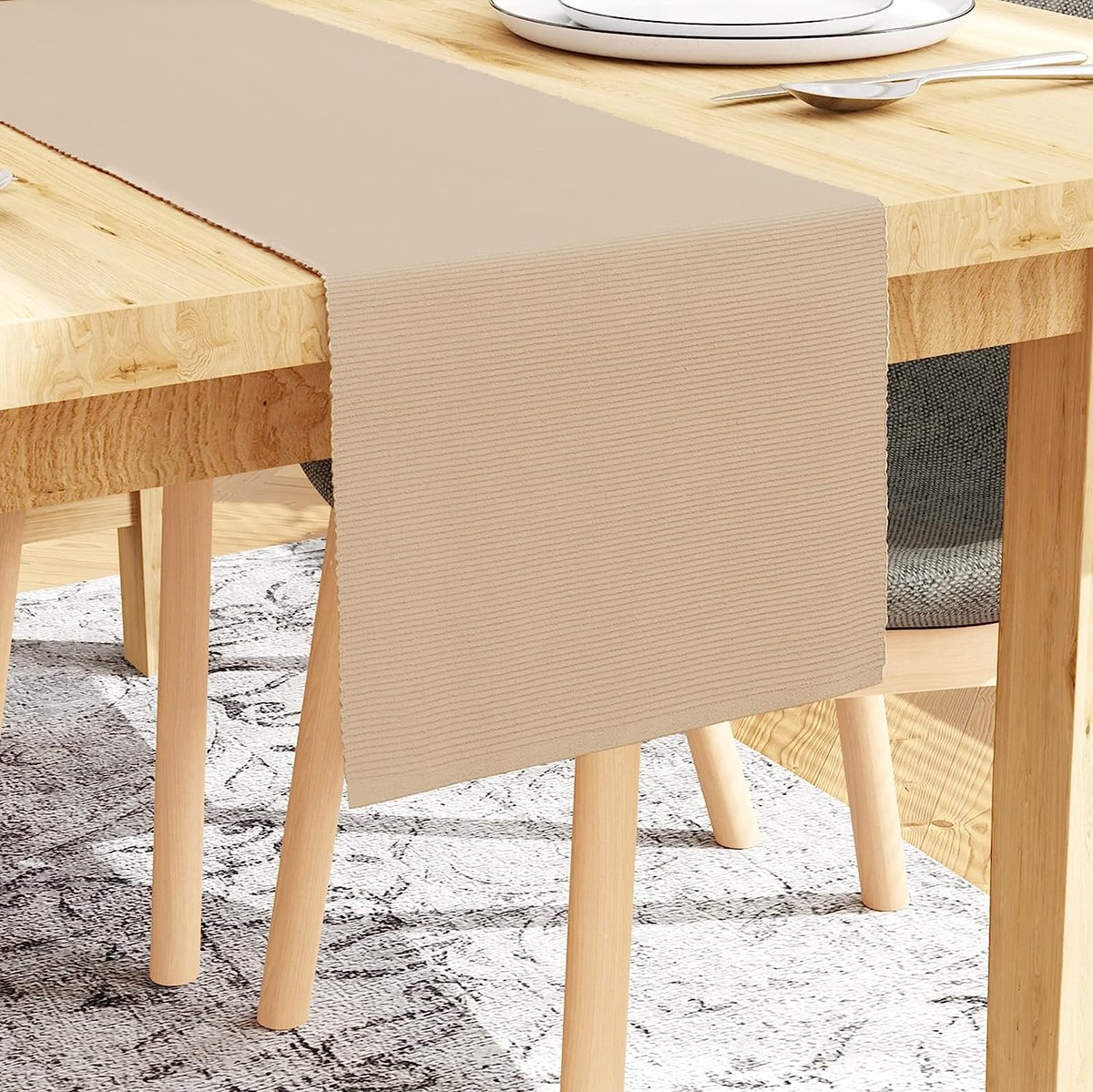 Geribde tafelloper voor 6 zitplaatsen eettafel - Solid Beige, van fijn katoen 33 x 150 cm. Voor thuis, cafés, restaurants en hotels - wasbaar in de machine