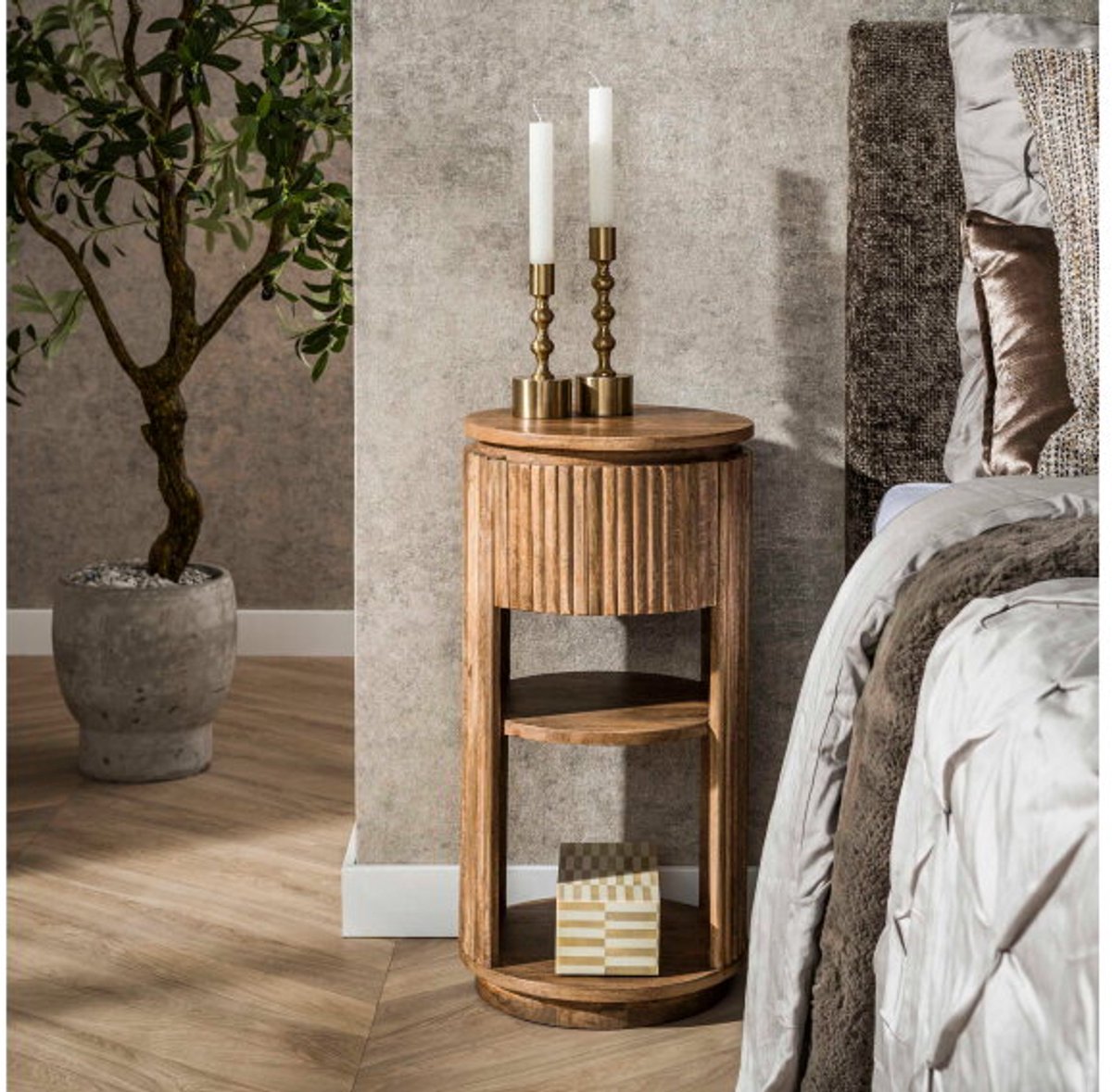 Meubelplaats Wave XS - Nachtkastje rond - 1 lade en 2 open vakken - Mangohout zandkleur - 30 cm breed - Japandi - 30x30x60 cm Naturel