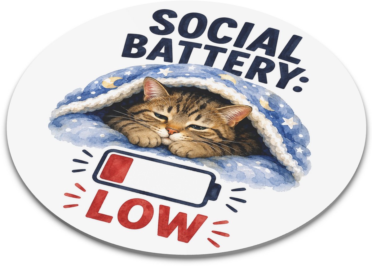 Ronde muismat met slapende kat in dekentje - Social Battery Low quote met batterij icoon - Aquarel illustratie voor bureau of thuiswerkplek - Grappig introvert cadeau voor vriendin - 22x22 cm