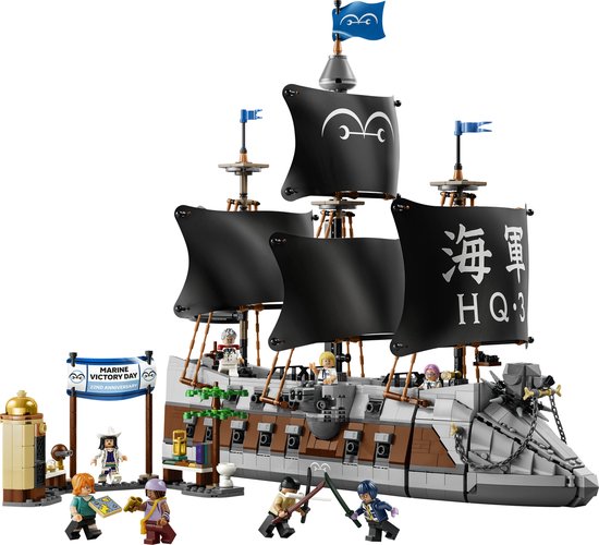 LEGO Garp's Marine Battleship met zwarte zeilen en diverse minifiguren op een houten dok.