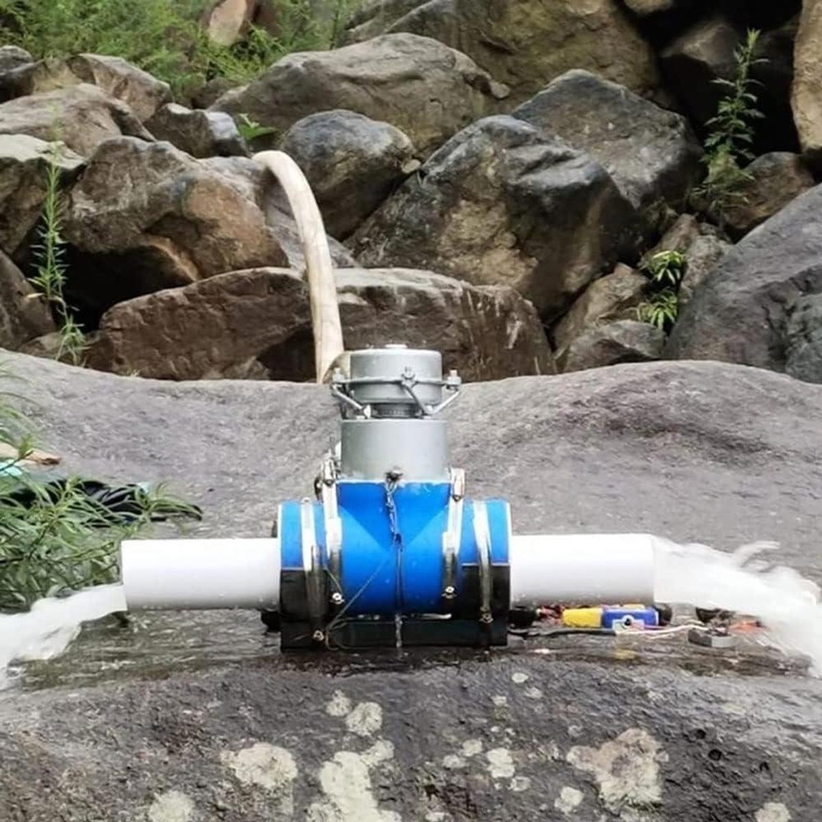 Waterkracht Turbine - Mini Energiecentrale - Energie Opwekken - Zuivere Koperen Spoelen - 1000W Vermogen - Zilverkleurig