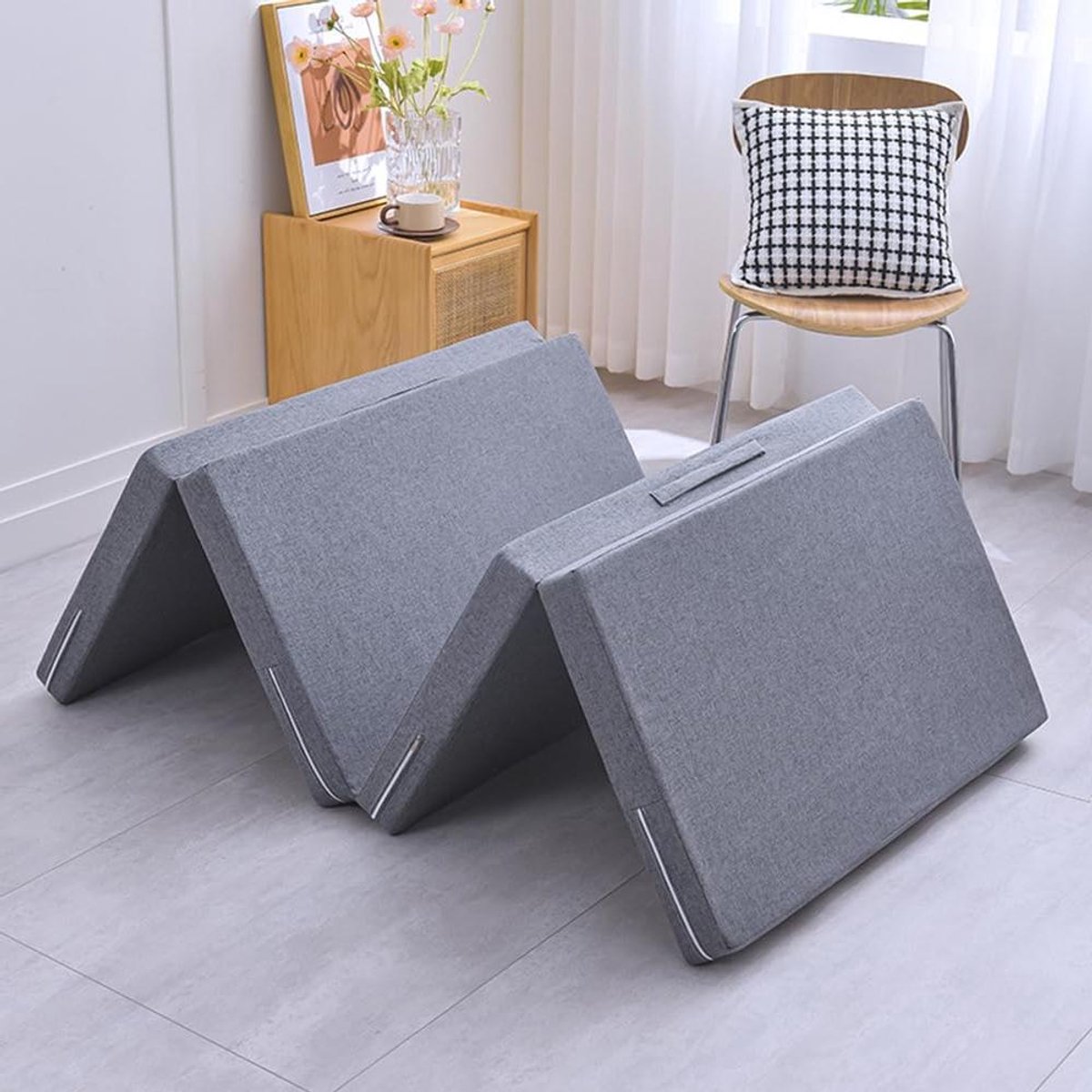 Vouwbed Gastenbed - Campingmatras Logeerbed - Logeren en Reizen - 4-delig Opvouwbaar - 120 x 200 x 8 cm - Grijs