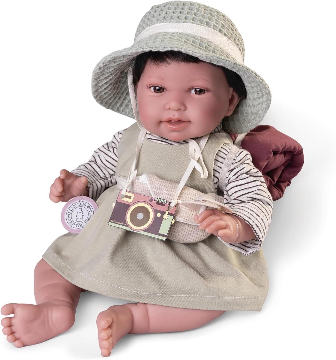 Babypop met accessoires - Ontdekkingsreiziger pop - Avontuurlijk spelen - Zacht stoffen lichaam - 42 cm - Vleeskleurig