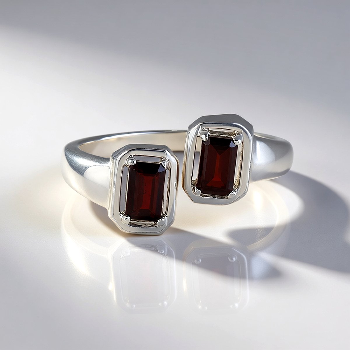 Cavill - Zilveren ring 925 Sterling met 0,684 ct achthoekige Mozambique granaat - Rood modern elegant sieraad - Damesring maat 17 18 19