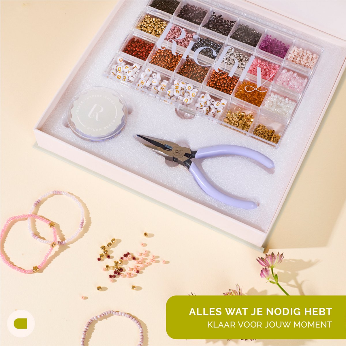 Richly® Kralen set Luxe - gratis E-BOOK & Instructieboekje - Complete set & Premium verpakking - 4500+ kralen - 6 Bedels & Gouden RVS-accessoires - Armbandjes maken meisjes - Sieraden Maken - Goud & Herfstkleuren - Letterkralen - Kralenketting — afbeelding 11