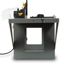 Grijze freestafel met oranje en gele details, met een transparant veiligheidsscherm.