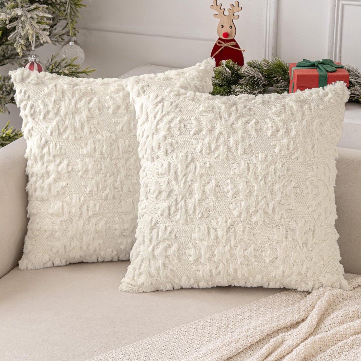 Smoakez - Kerstkussenhoezen - Decoratieve kussens - Zacht imitatiebont - Crème - Sneeuwvlokpatroon - Geschikt voor woonkamer - 45 x 45 cm