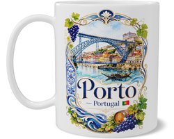 Mok Porto Portugal souvenir, front back print met vintage Art Nouveau reisillustratie, Dom Luís I brug, Douro en druivenranken, zichtbaar op beide zijden, cadeau voor stedentrip fan en vakantieherinnering