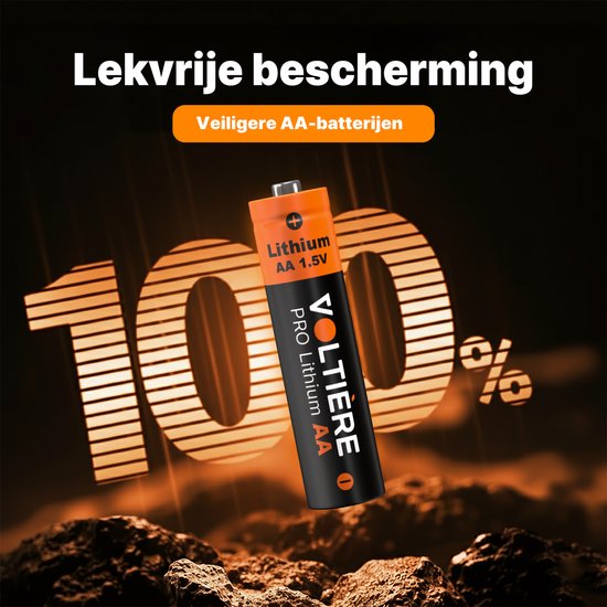 Een enkele oranje en zwarte AA batterij met "Lithium AA 1.5V" en "VOLTIÈRE PRO Lithium AA" erop. Op de achtergrond staat "100%".