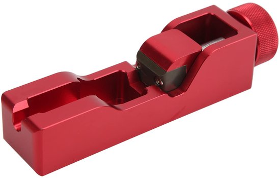 Rode metalen bougiegapsleutel met een robuuste, gedetailleerde vormgeving.