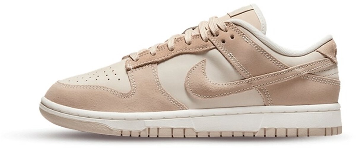 Nike Dunk Low SE ‘Sandrift’ . Wit