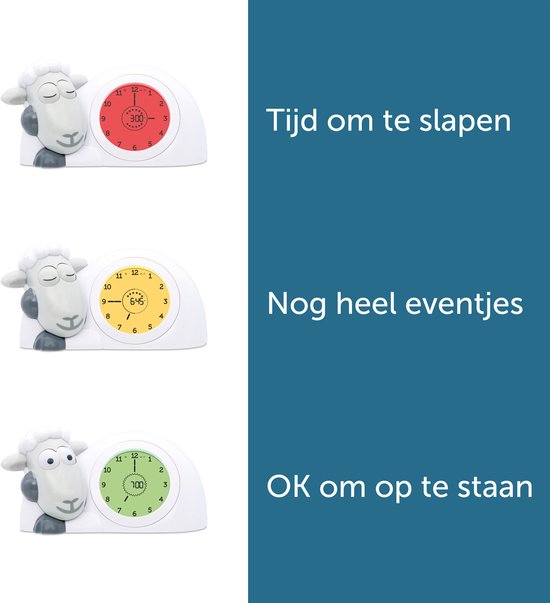 Drie afbeeldingen van de ZAZU slaaptrainer in schaapvorm. De klokken tonen verschillende tijden en kleuren: rood (slapen), geel (nog even wachten) en groen (opstaan).