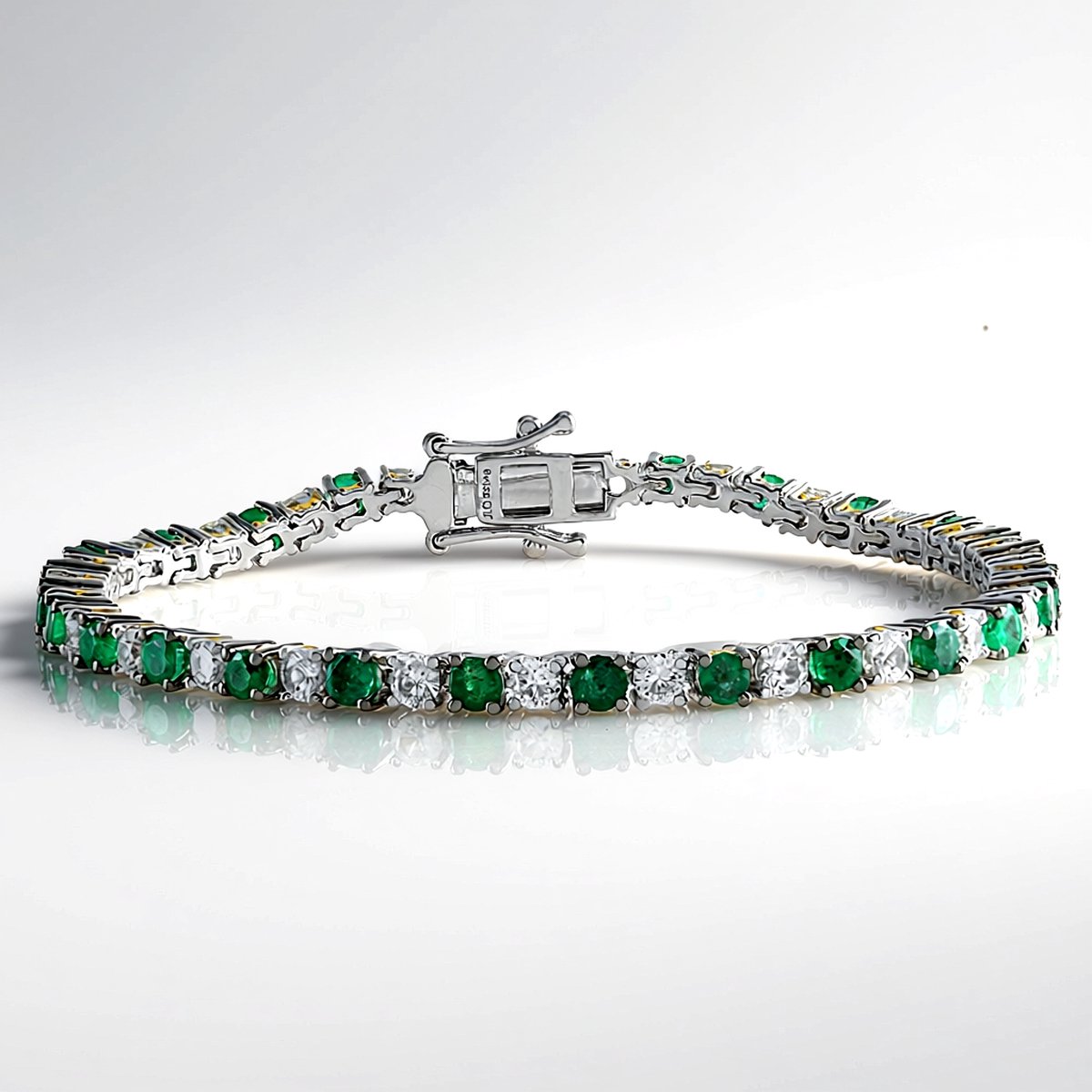 Cavill - Zilveren Armband - 925 Sterling Zilver - 26 Zambia Smaragden 2,621ct & 27 Cambodjaanse Zirkonen 3,888ct - Elegant & Luxe