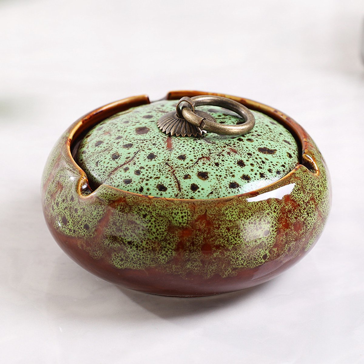 Handgemaakte Keramische Asbak Met Deksel – Decoratief – Voor Terras, Bureau & Kantoor – Ideaal Voor Rokers & Woondecoratie-11x11x5.6 cm-In de oven gebakken groen