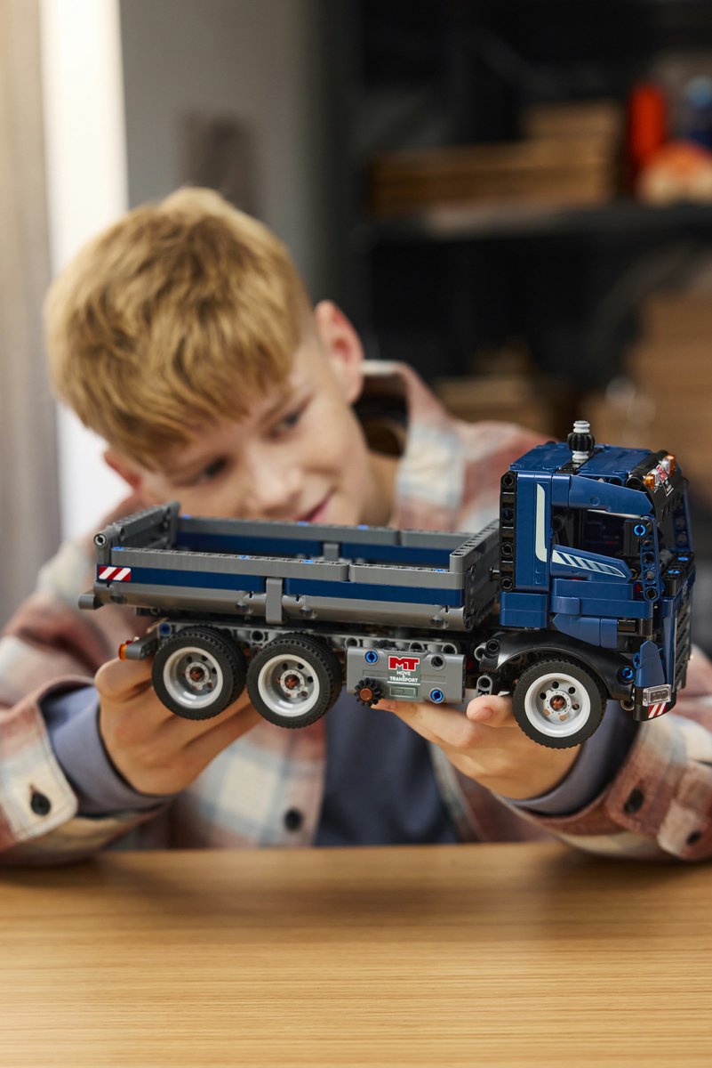 LEGO® Technic Vrachtwagen met kiepfunctie speelgoed - 42203 — afbeelding 14