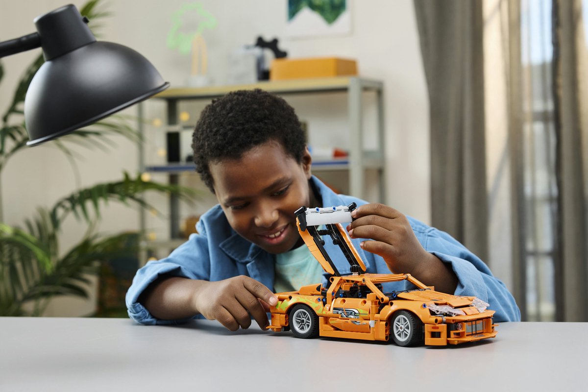 LEGO® Technic Fast and Furious Toyota Supra MK4 set - 42204 — afbeelding 3