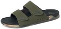 Donkergroene slipper met camouflage zool, klittenbandsluitingen en REEF-logo.