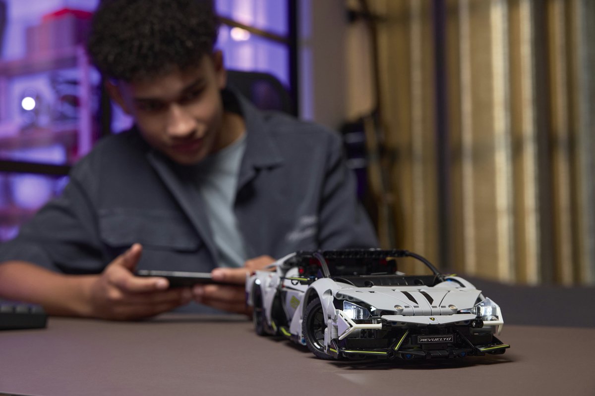 LEGO® Technic Lamborghini Revuelto Supersportwagen - 42214 — afbeelding 2