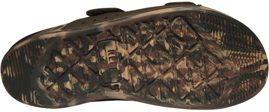 Onderkant van een slipper met camouflage print en REEF logo.