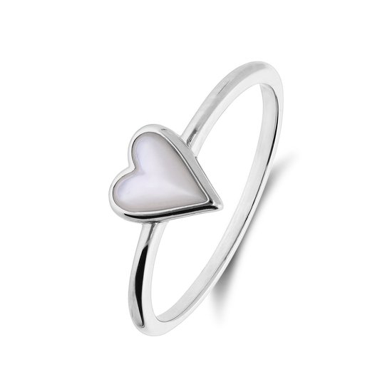 Bague argentée avec une pierre blanche en forme de cœur
