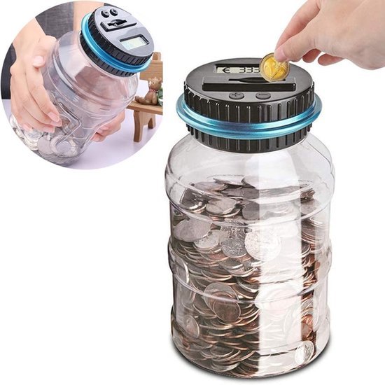 Transparante spaarpot met blauwe rand en zwarte deksel, vol met munten. Een hand voegt een munt in. Inzet toont lege spaarpot.