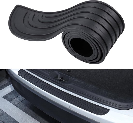 Zwarte rubberen achterbumperbeschermer met een golvend, antislip patroon.