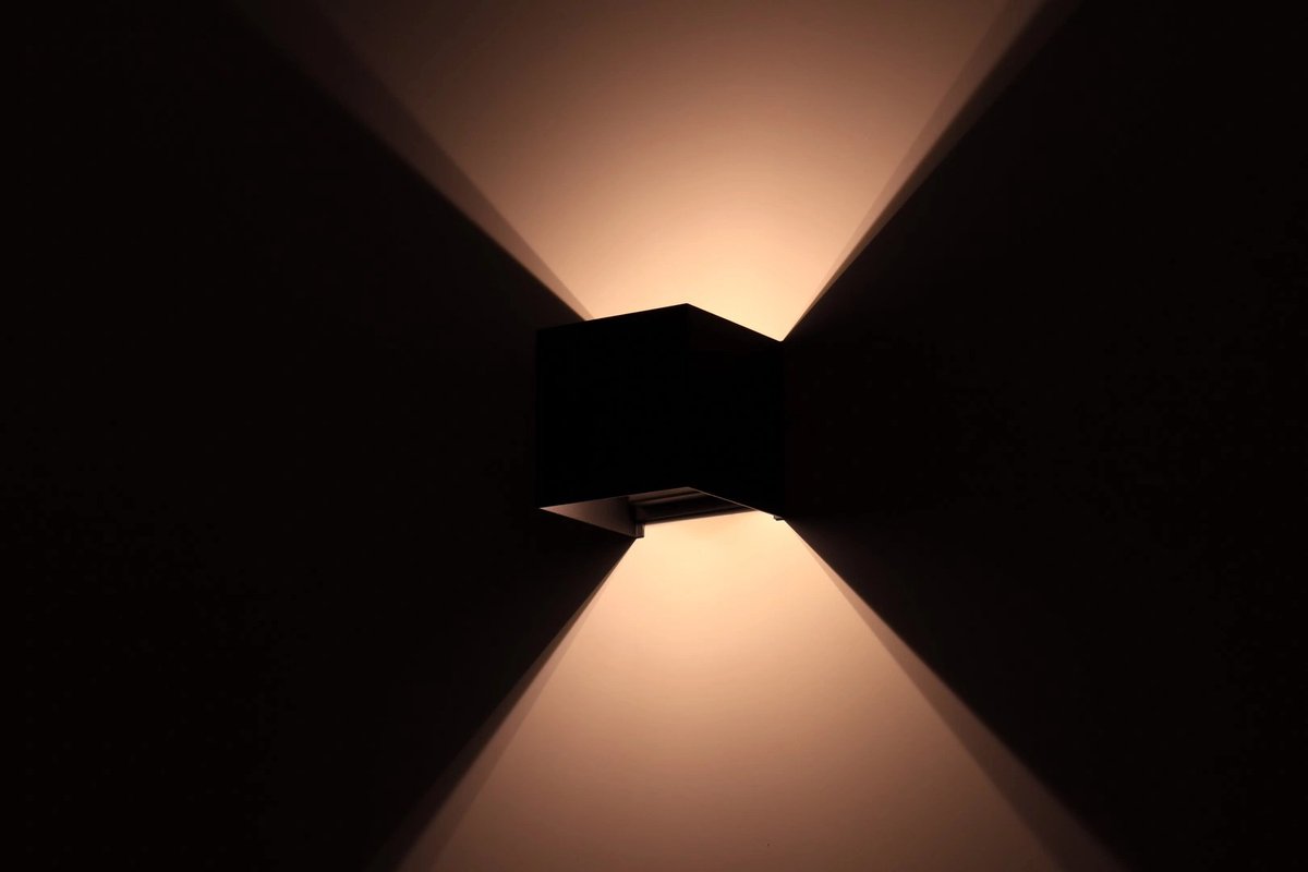 Wandlamp zwart aluminium