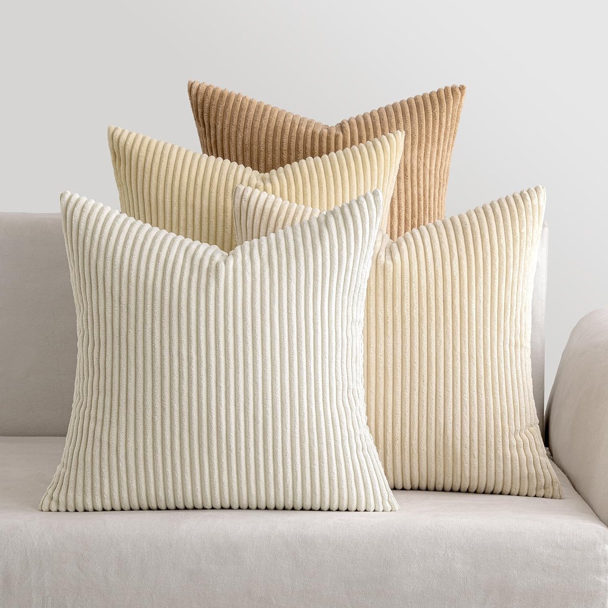Set van 4 corduroy kussenhoezen, zachte decoratieve vierkante kussenhoezen voor de lente, gestreepte corduroy kussenhoezen, set van vier voor woondecoratie, bank 40 x 40 cm beige camel