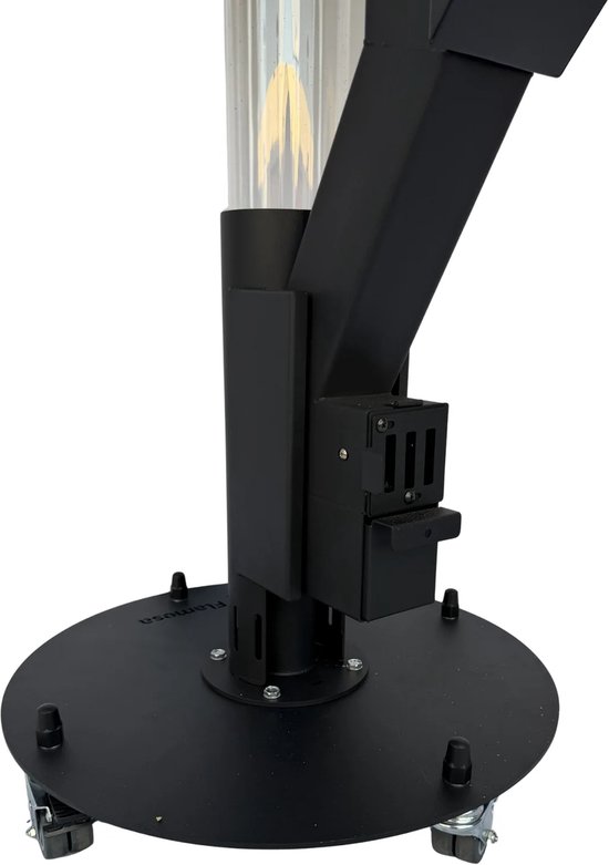Onderstel van zwarte terrasverwarmer met wieltjes en Flamesa logo op de voet.