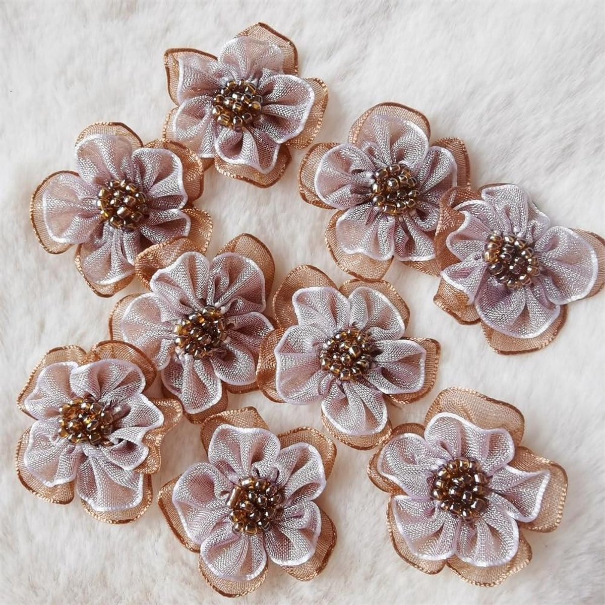 Organza Bloemen - Lint Bloemen Applicaties - Handgemaakte Decoraties - Met Kralen Verfraaid - 3 cm Doorsnee - Koffiebruin