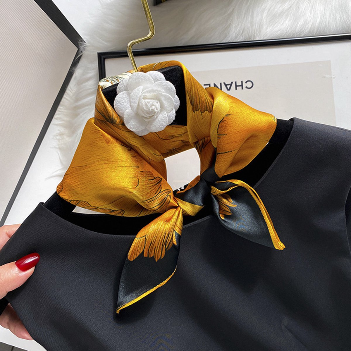 Dames Sjaal - Sjaals - Stola - Vierkante doek - Elegant Stijlvol Dames haar sjaal - Satijn zijde - Hals sjaaltje - Sjaaltje Satijn - Neksjaaltje - Omslagdoek Modesjaals - Neksjaal - Dames Halsdoek -Dame - 14312-Geel, 53*53cm