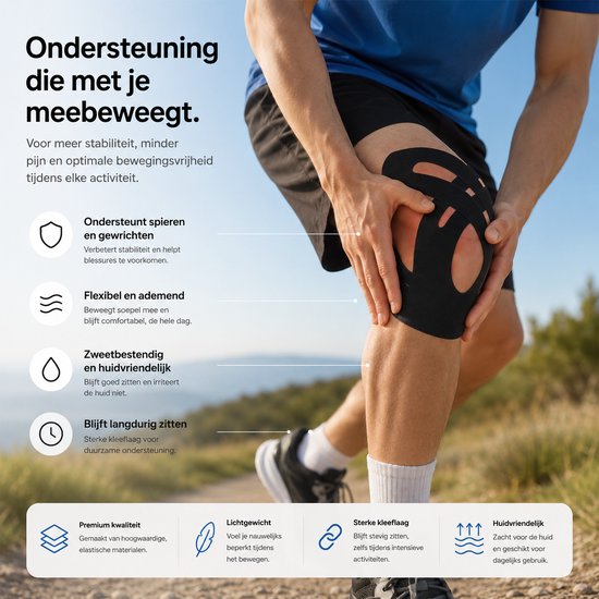 Close-up van een man met zwarte kinesiotape op de knie, die stabiliteit en flexibiliteit benadrukt.