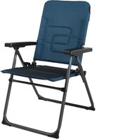 Blauwe kampeerstoel met gestreept patroon op de rugleuning, met zwarte armleuningen en een grijs metalen frame.
