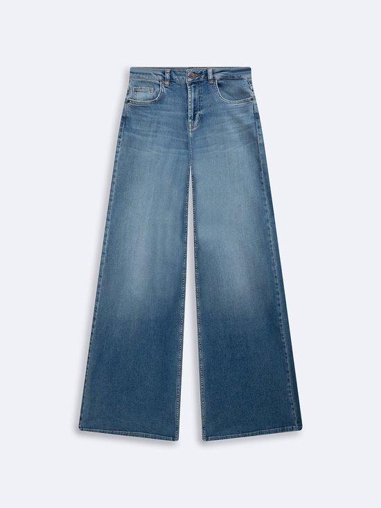 Blauwe jeans met wijde pijpen en een vintage wassing, voorzien van vijf zakken.
