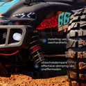 Detail van zwarte RC monster truck: rode olie schokdempers en instelbare veerdemping.