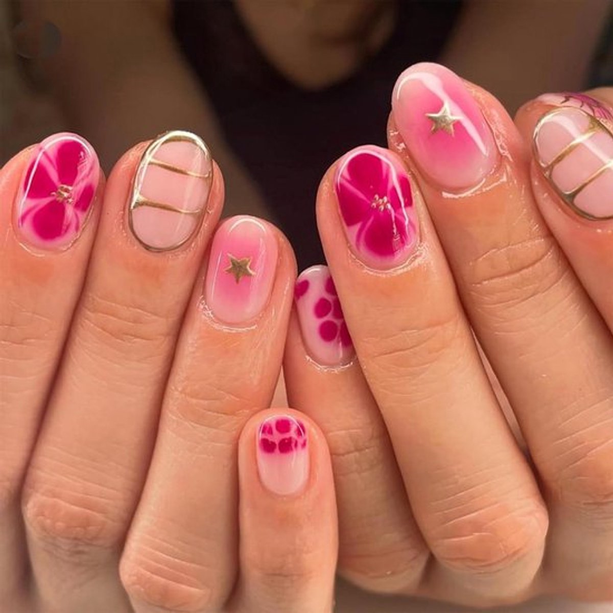 24 stuks Korte Ronde Gestreepte Nagelstickers - Nail Art - Press on Nails - Plaknagels