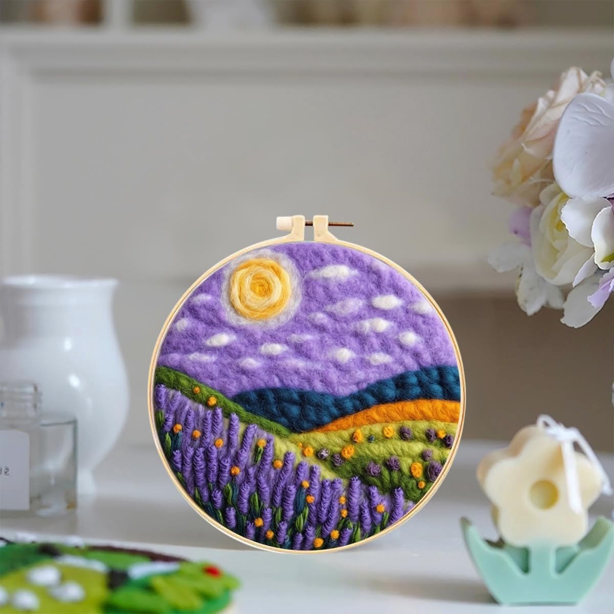 Naaldvilt schilderij kit Lavendel Platteland voor beginners en volwassenen, DIY wolvilt schilderen starterset met lijst en gereedschap voor thuisdecoratie