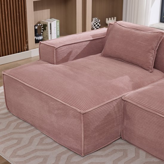 Roze corduroy hoekbank, detail van de zitting en de armleuning.