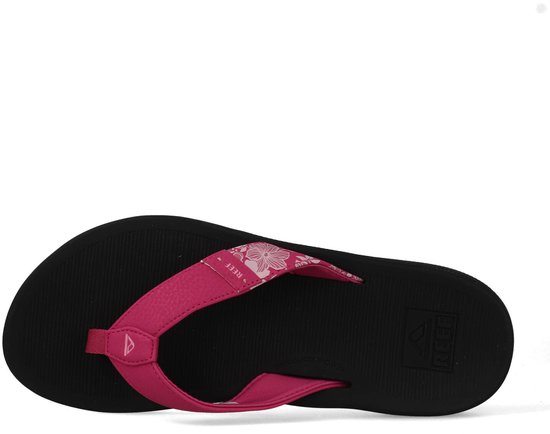 Zwarte slipper met fuchsia bandjes met bloemenprint en Reef logo.