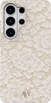 AVY Hoesje geschikt voor Samsung Galaxy S26 Ultra | Vintage Lace | Kant | Beige | Hard Shell Back Cover | Compatibel met MagSafe & Qi2