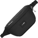 Zwarte Pacsafe GO Sling tas, gedragen als heuptas. De textuur van de stof is zichtbaar, met een logo aan de voorkant.