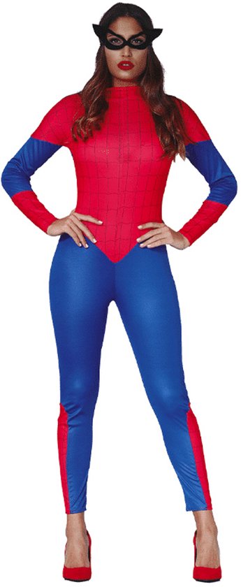 Vrouw in rood met blauwe Spiderman-outfit, masker en rode hakken.
