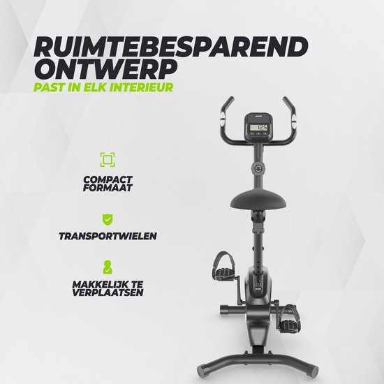 Zwarte hometrainer met display. Tekst: Ruimtebesparend ontwerp, past in elk interieur, compact formaat, transportwielen, makkelijk te verplaatsen.