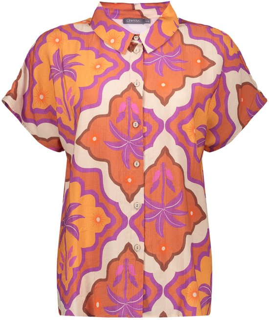 Oranje, paarse en crèmekleurige blouse met korte mouwen en grafisch patroon van palmbomen. Knoopjes sluiting.
