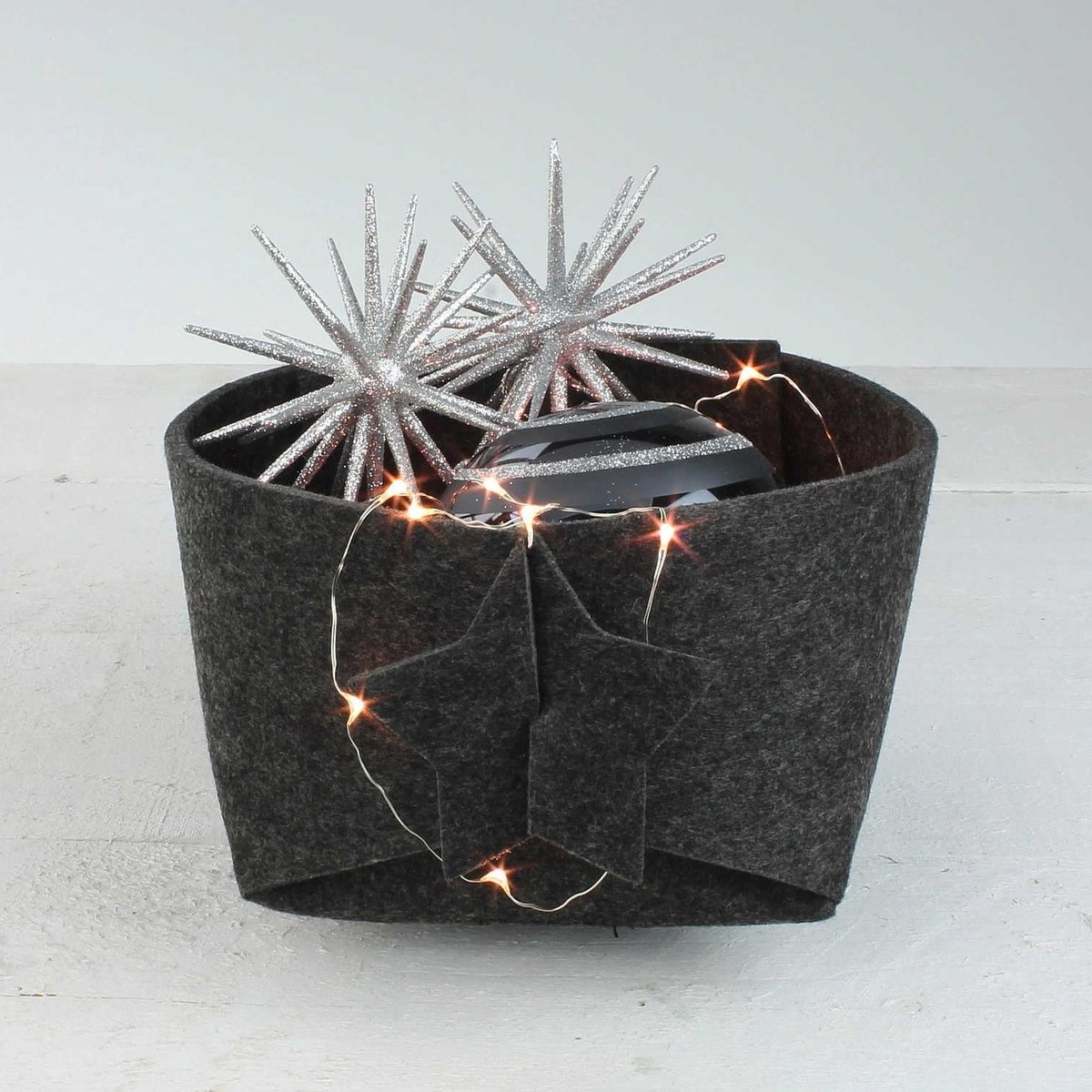 Set van 3 elegante donkergrijze vilten kommen met sterren voor het inpakken van kerstcadeaus, decoratieve opbergmanden en stijlvolle accessoires — cadeau in Wonen & Interieur - foto 2