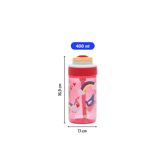 Transparante rode drinkfles van 400 ml met tekeningen van vogels, hartjes en een regenboog. Afmetingen: 16,9 cm hoog, 7,1 cm breed.
