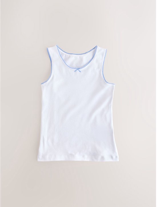 Wit hemd met blauw afgezette halslijn met strikje.