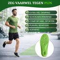 Man die rent in een sportschool, met een groene inlegzool die extra demping en comfort biedt. Tekst over voordelen.