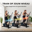 Drie versies van een vrouw die op een zwarte crosstrainer traint, met gekleurde pijlen die de intensiteit aangeven.