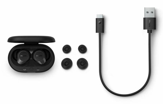Zwarte oordopjes, open oplaadcase, drie maten oordopjes en USB-C oplaadkabel.